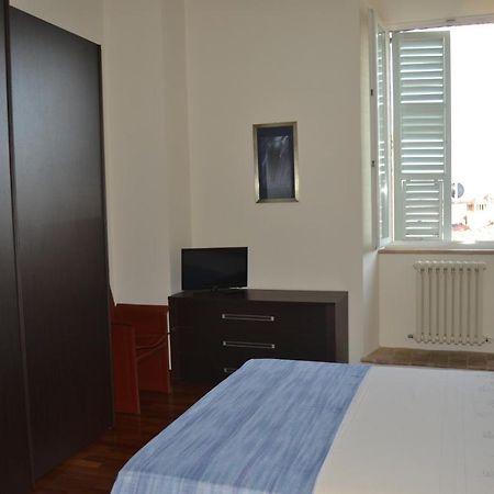 Palazzo Roberti Hotel Monte San Giusto Buitenkant foto