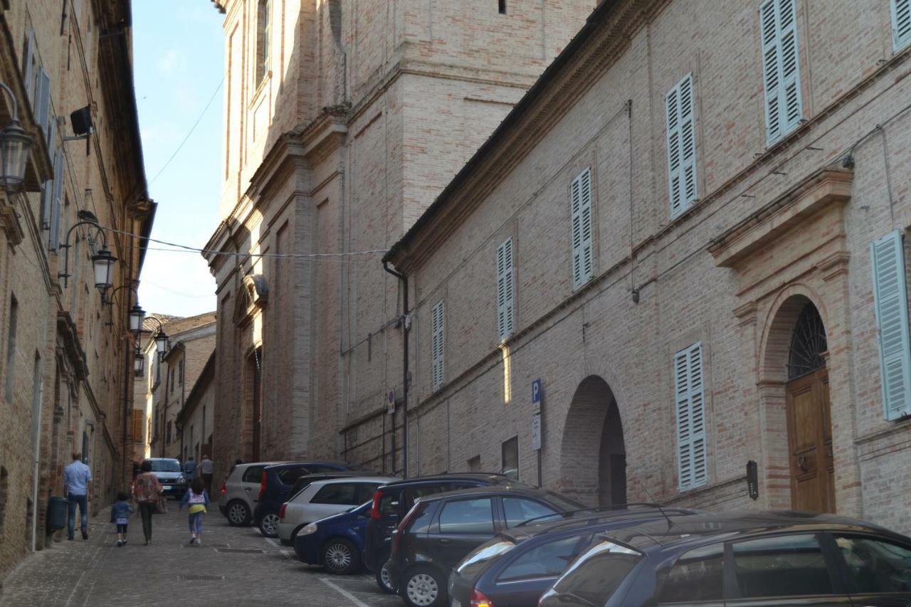 Palazzo Roberti Hotel Monte San Giusto Buitenkant foto