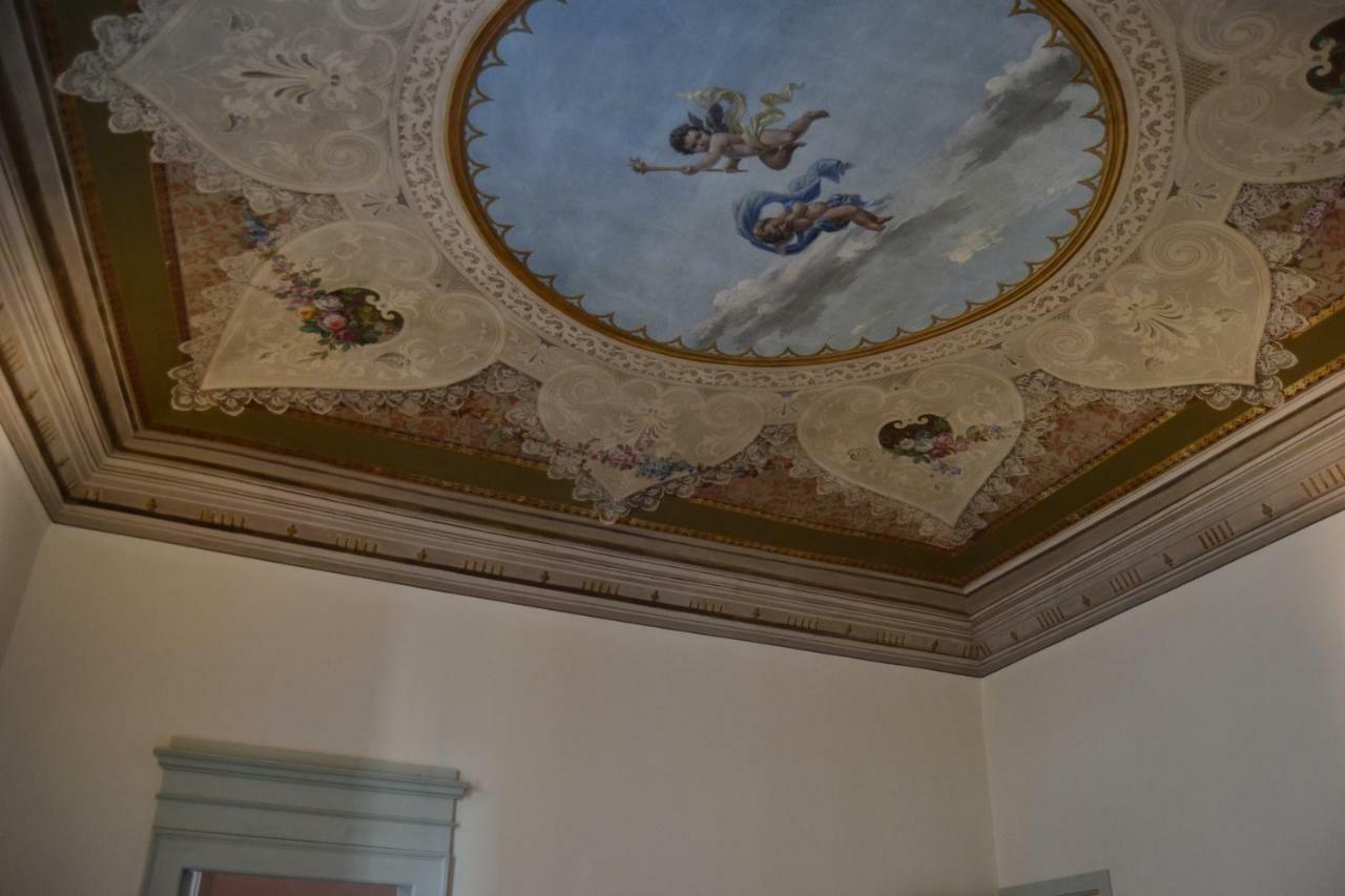 Palazzo Roberti Hotel Monte San Giusto Buitenkant foto