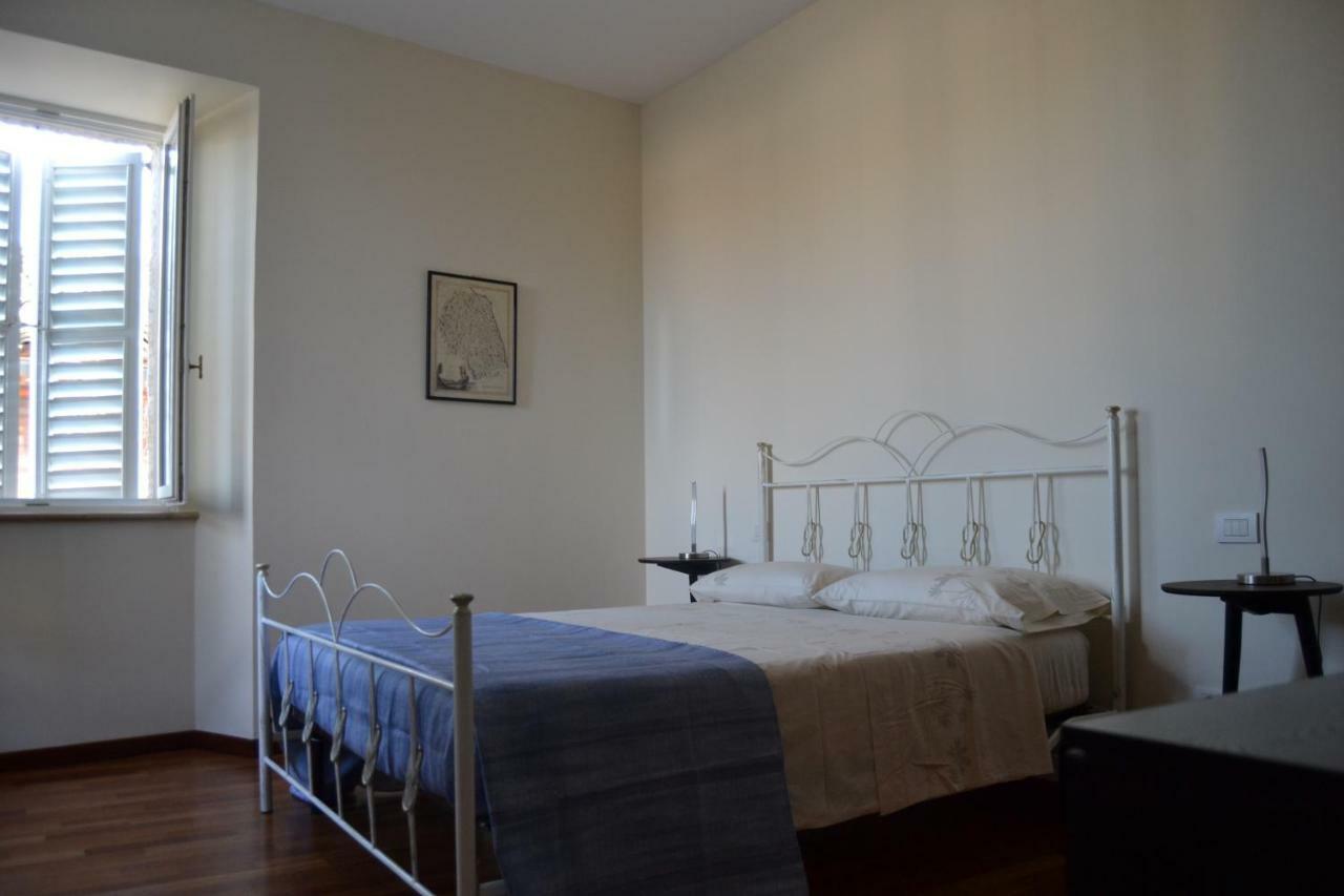 Palazzo Roberti Hotel Monte San Giusto Buitenkant foto