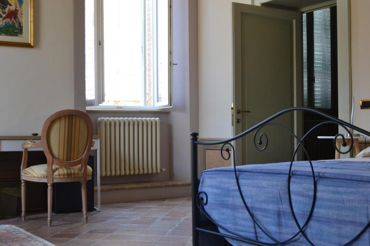 Palazzo Roberti Hotel Monte San Giusto Buitenkant foto
